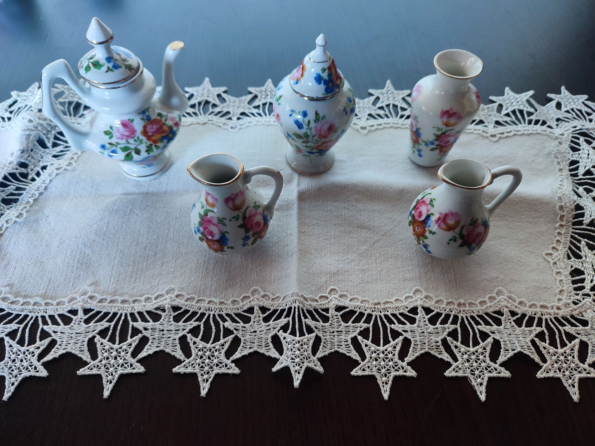 Conjunto peças decorativas em porcelana