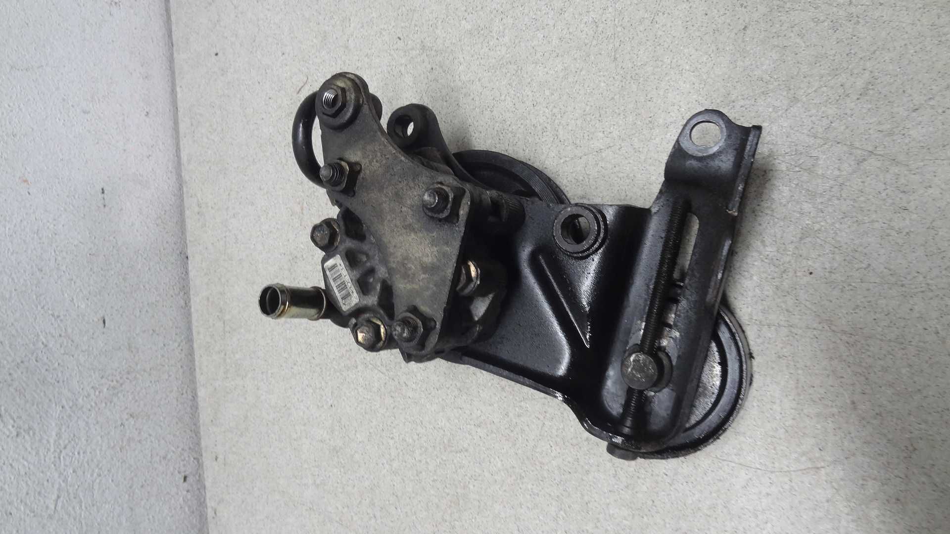 Toyota rav4 II 00-05  2.0 D4D pompa wspomagania