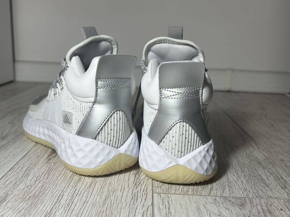 Adidas oryginalne nowe do koszykówki damskie Lightstrike rozmiar39 1/3