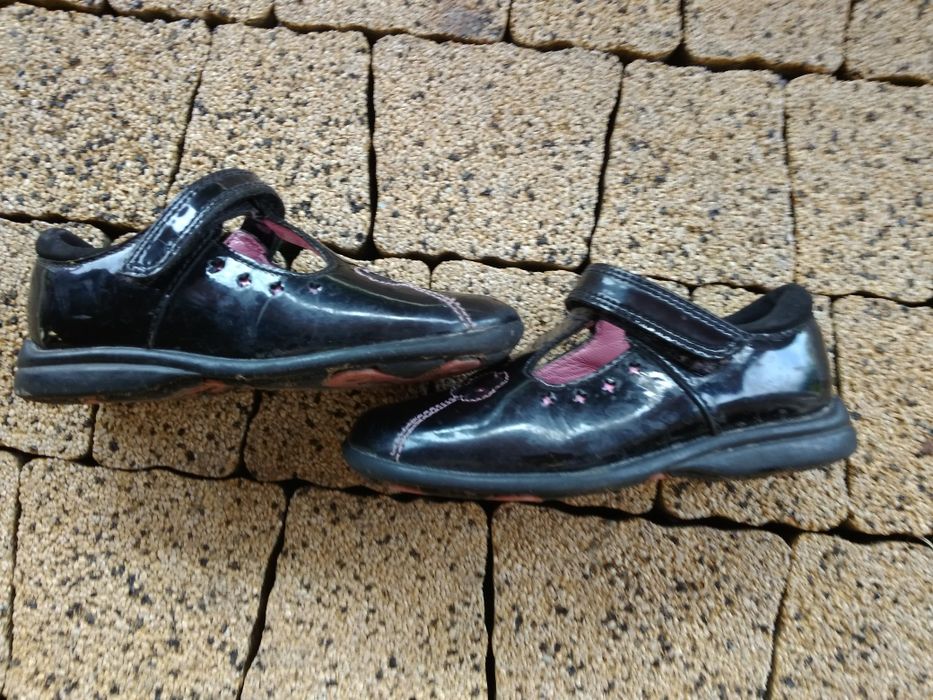 Sandałki Clarks 2 pary i adidasy Air r. 26