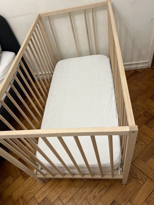 Berco de madeira ikea