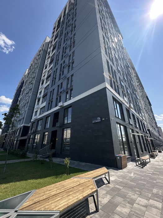 Sky Avenue, Святослава Хороброго 11б, Севастопольська площа