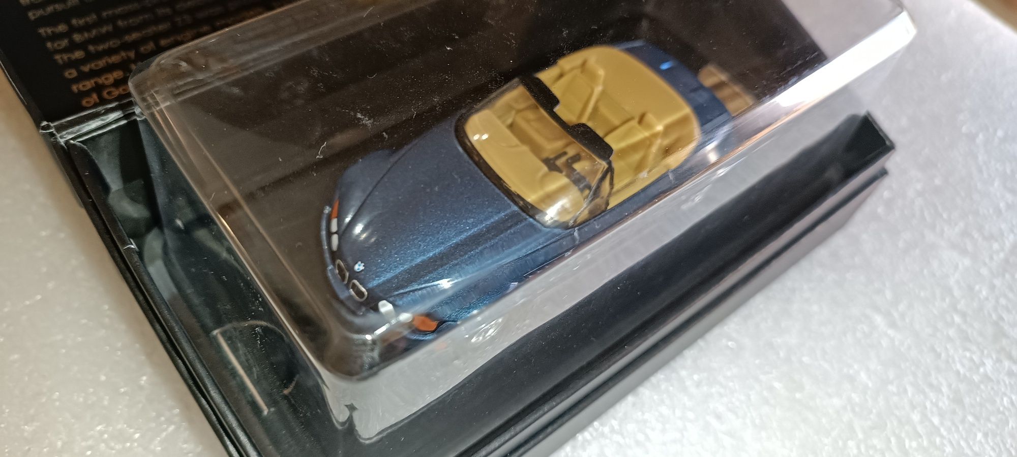 Carro Fundido CORGI James Bond "Goldeneye" BMW Z3 escala 1/36