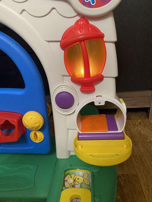 Продам музикальний будинок Fisher Price