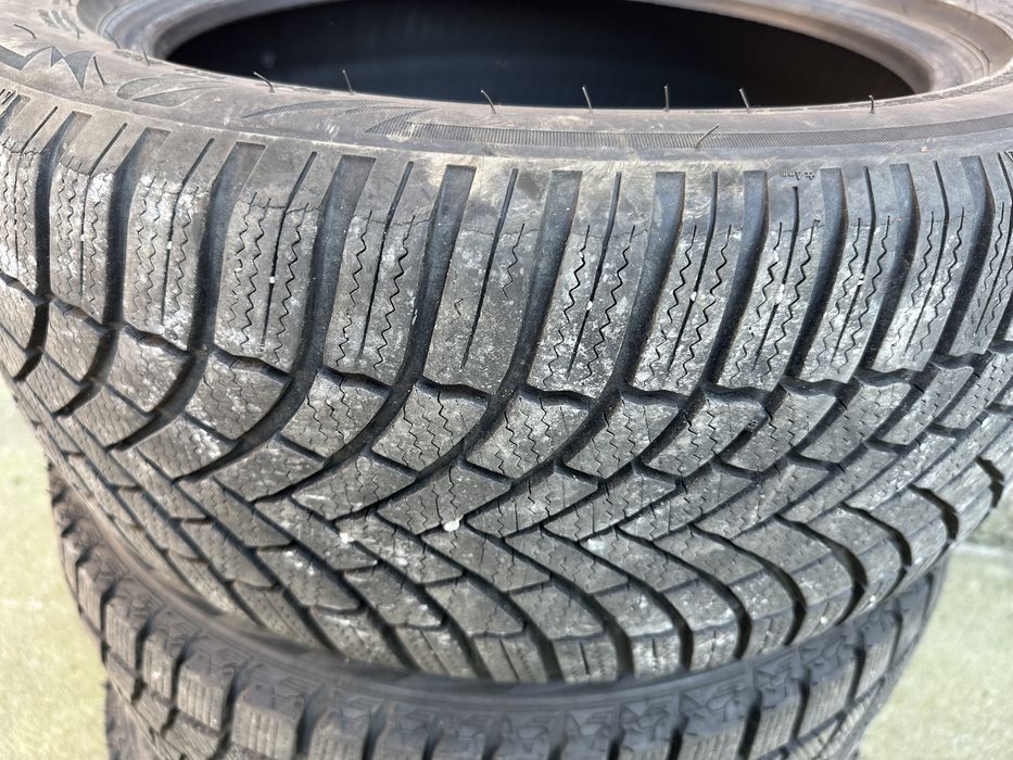 Зимова резина kapsen і bridgstone 225x50x17
