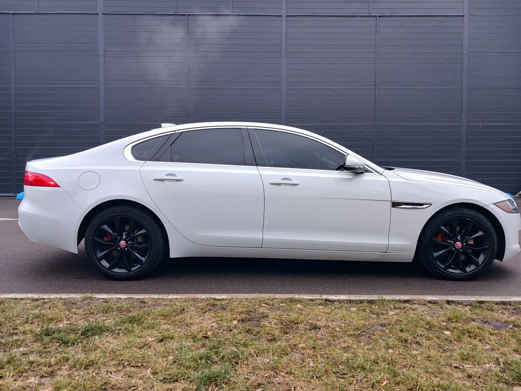 Продам JAGUAR XF260