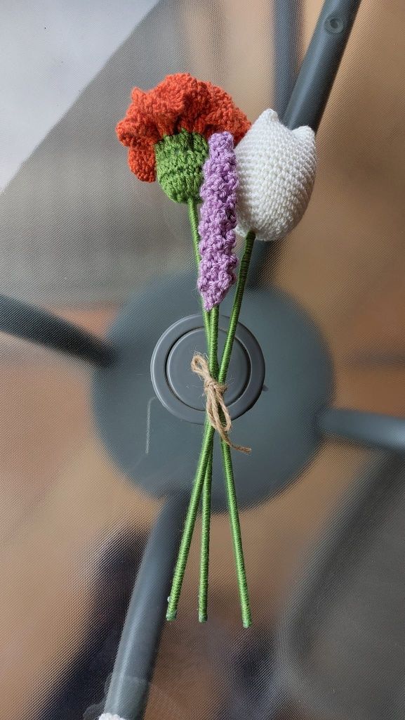 Bouquet com 3 flores em Crochet