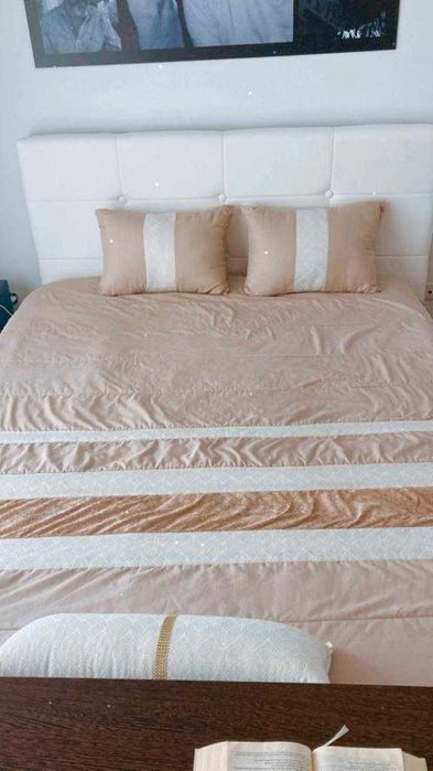 Cama pele branca linda como nova, comprada á um ano, aceito propostas