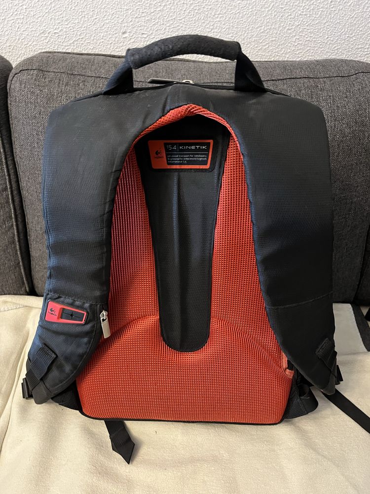 Mochila Logitech Kinetik Backpack