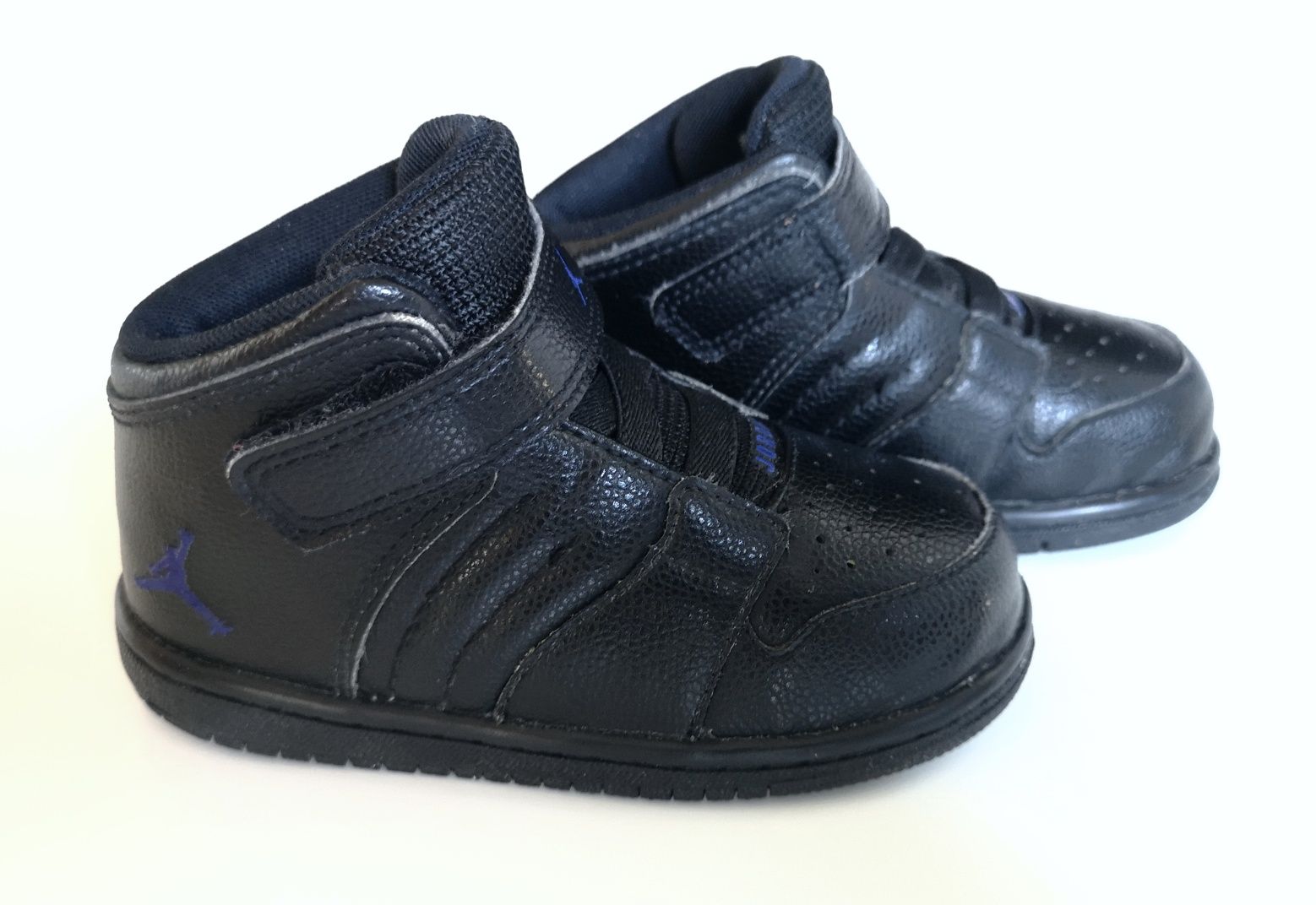 Czarne, skórzane buty sportowe Nike Jordan, rozmiar 25