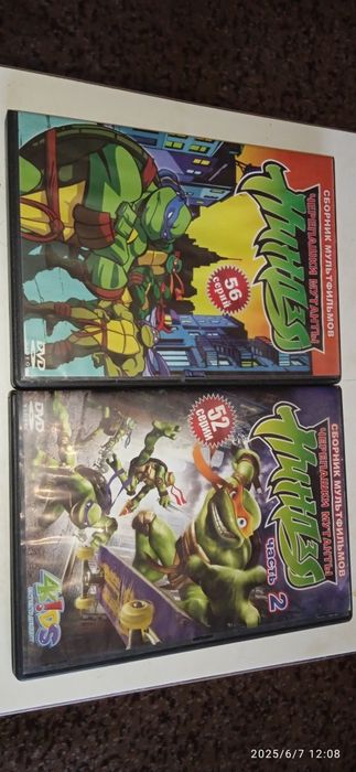 DVD-диски с мультфильмом Черепашки Ниндзя.