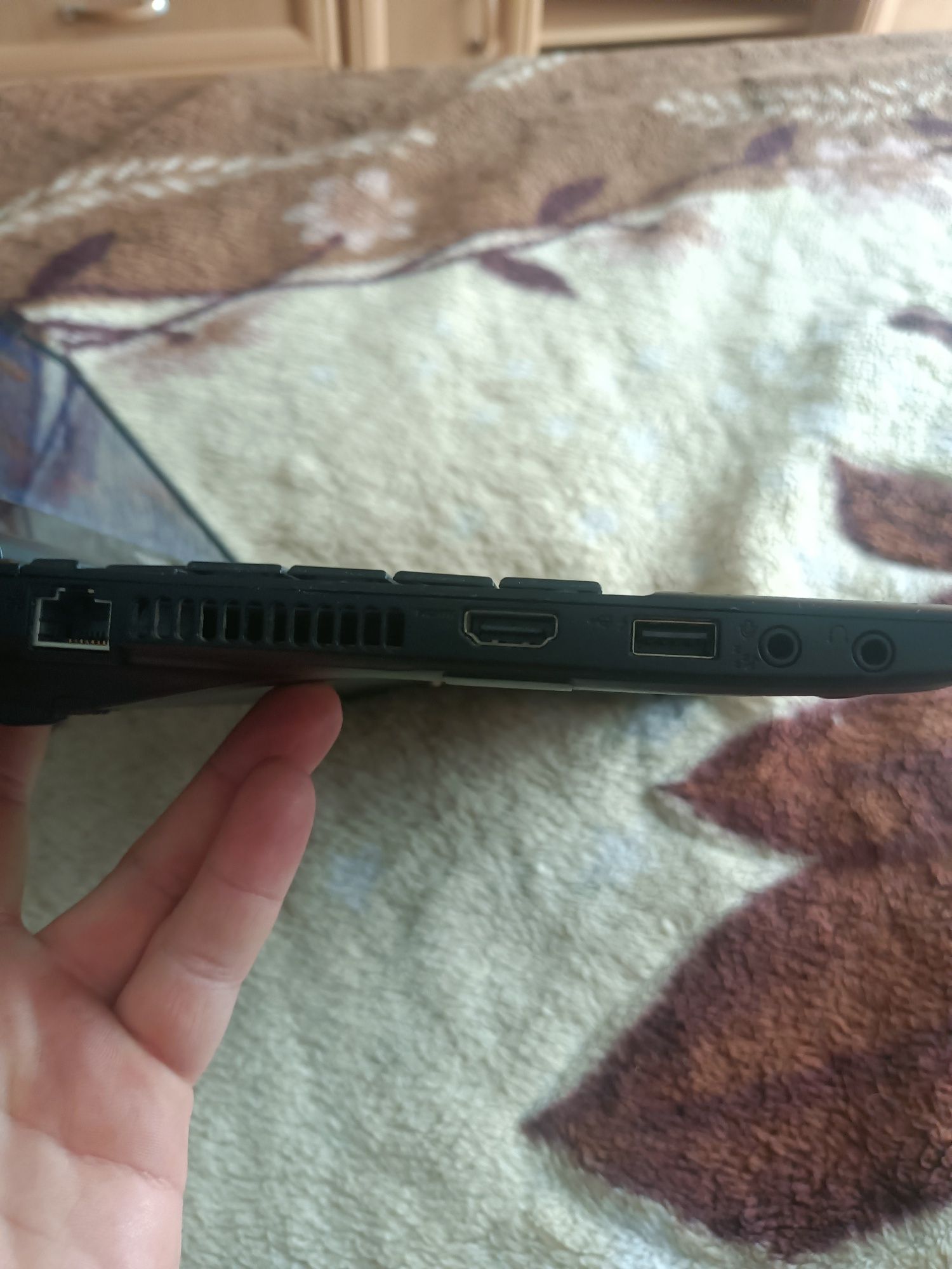 Toshiba NB550D-10G