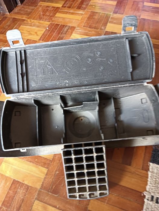 Caixa para kit  de Pneu suplente PEUGEOT 206