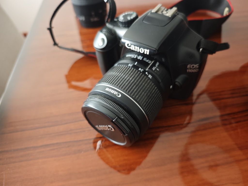 Maquina fotográfica cannon 1100D