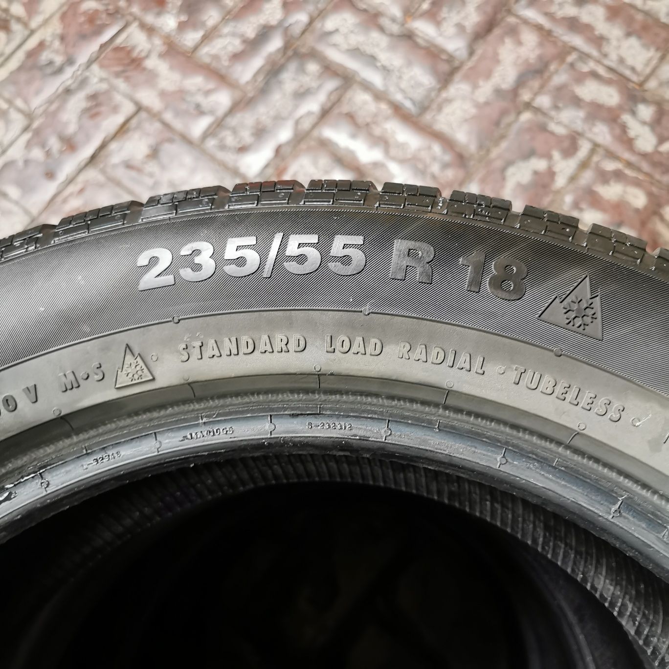 Шины Continental 235/55R18.