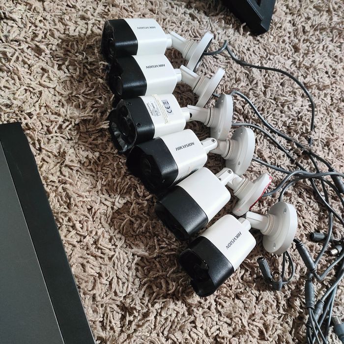 Zestaw kamer Hik vision z nagrywarką i monitorem. zewnętrzne, wewnętrz