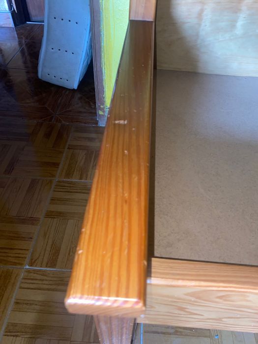 Estrutura em madeira maciça para cama de solteiro