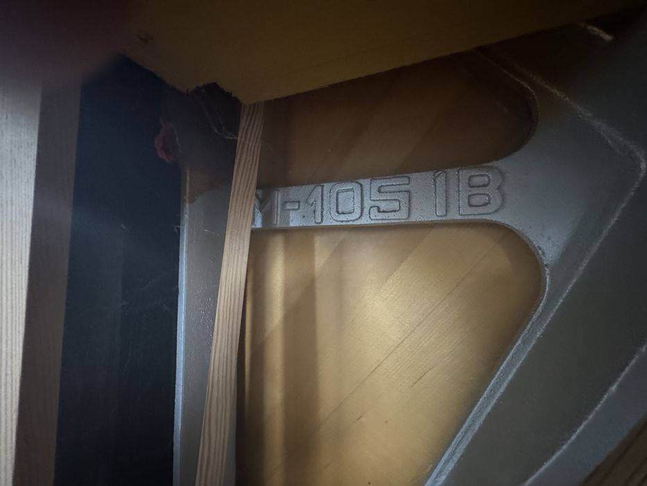 Pianino Calisia piano black polysk - 3 pedaly