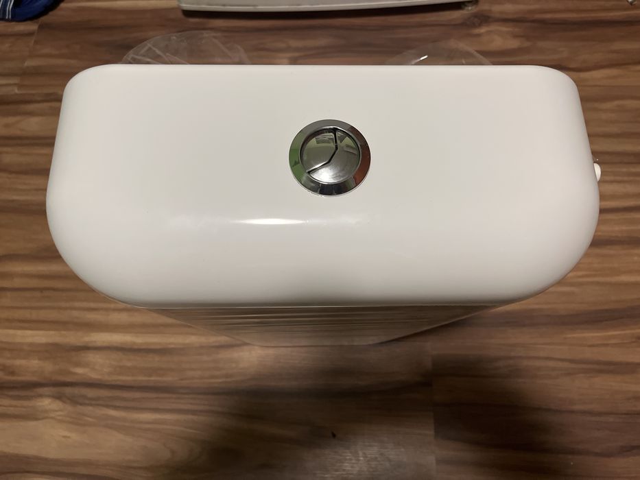 Uniwersalna plastikowa spłuczka z funkcją 3/6 litra