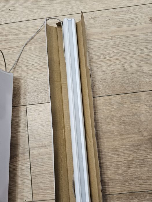 Biała aluminiowa lampa wisząca Sklum Wilen - obita