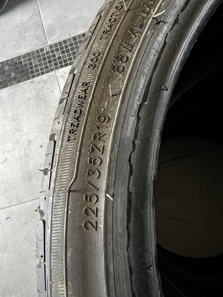 Pneus Novos 225/35Z R19