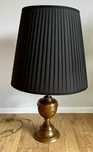 Elegancka lampa z mosiądzu z czarnym abażurem