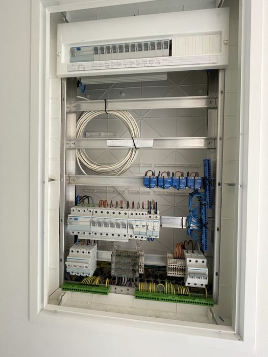 eletricista, instalações e reparações eletricas