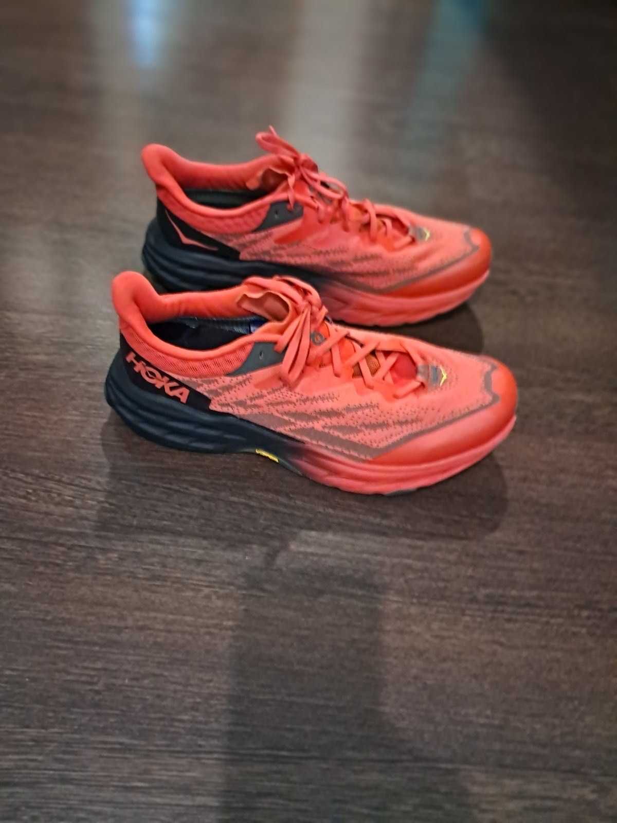 кросівки Hoka Speedgoat 5 GTX.     Р 46 2/3.  30см