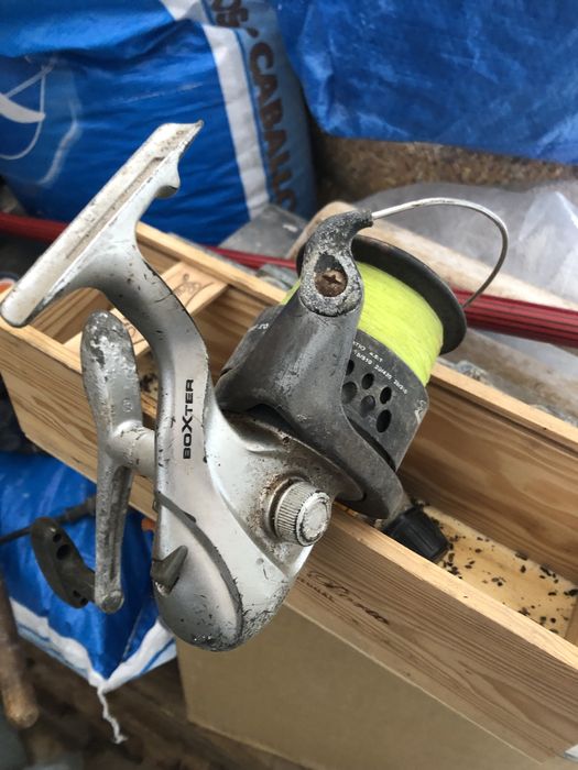 carreto de pesca em bom estado de funcionamento marca boxter