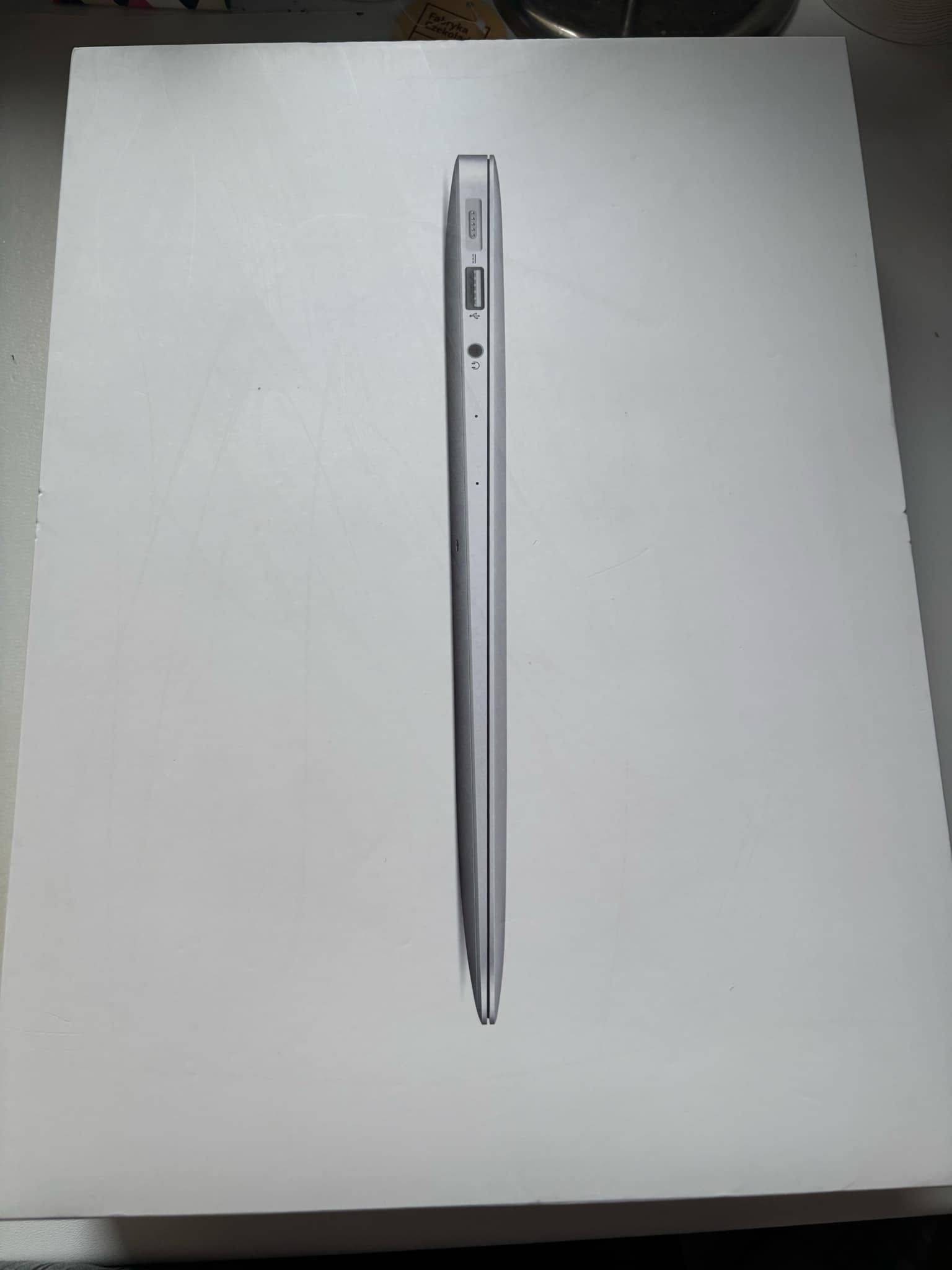 MacBook Air 13 cali, 2017, 128 GB, ładowarka