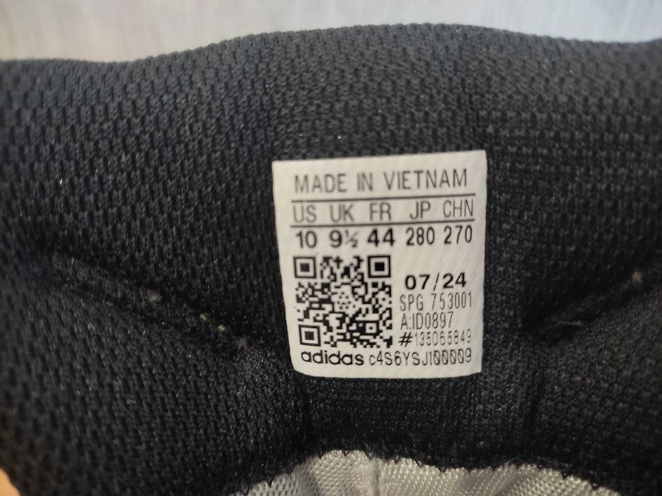 Продам ботинки Adidas 44р