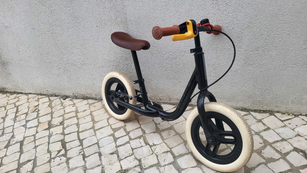 Bicicleta sem pedais para criança (1 a 4 anos)