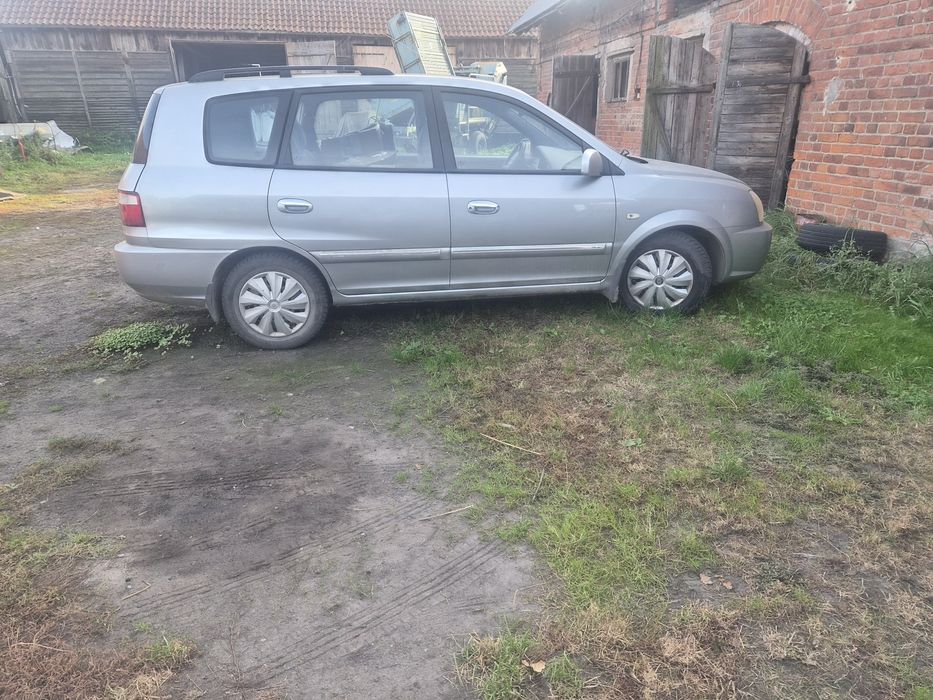 Samochod osobowy Kia carens