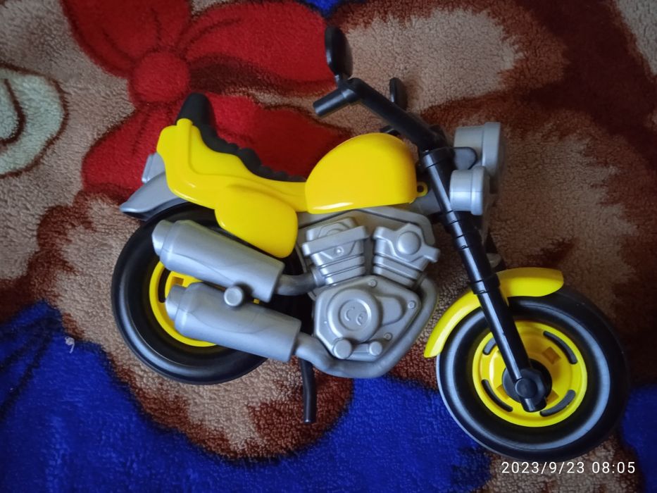 Продам детский мотоцикл, машина.