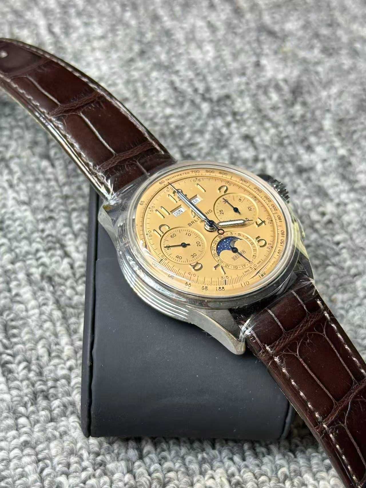 Relógio de pulso de couro de jacaré Breitling
