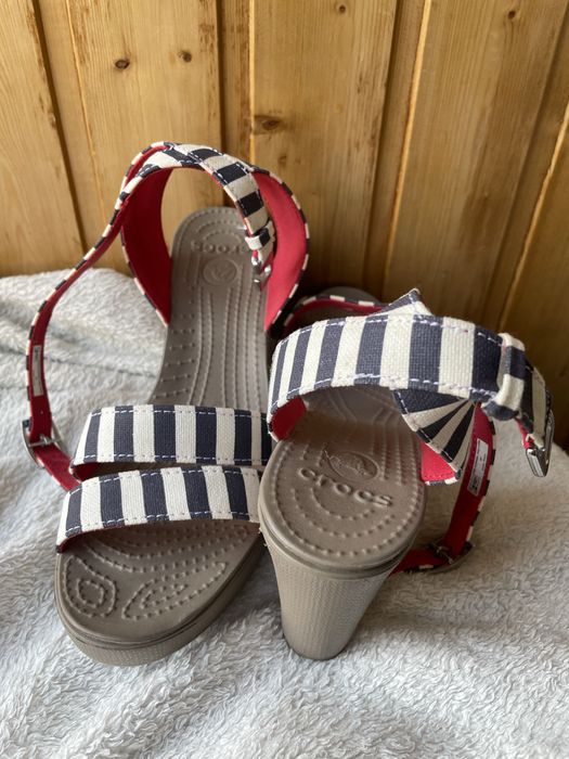 Нові босоніжки Crocs 38 розмір