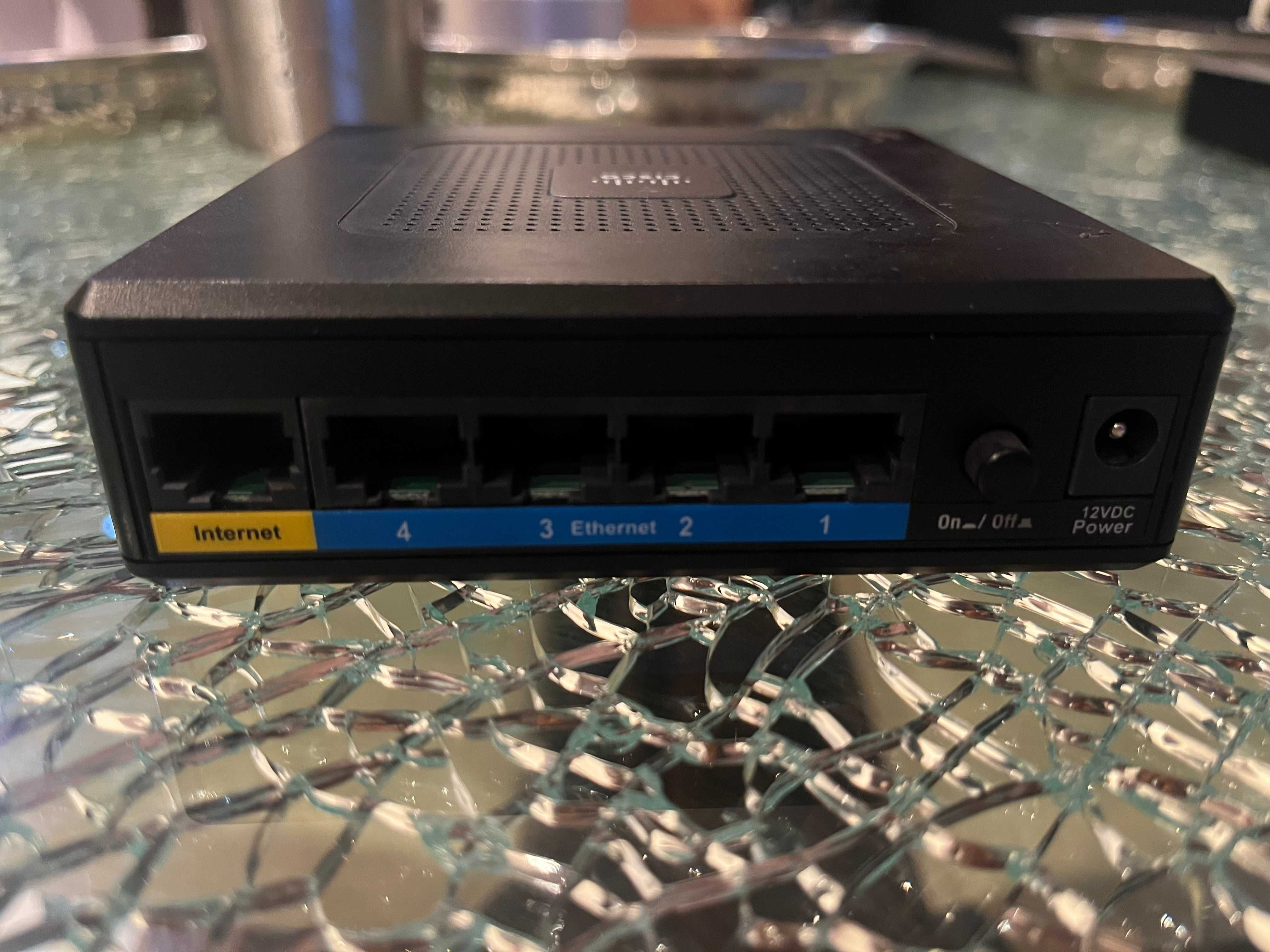 2 Routery bezprzewodowe Cisco Linksys WRT54GH, 4 porty LAN, 1 port WAN