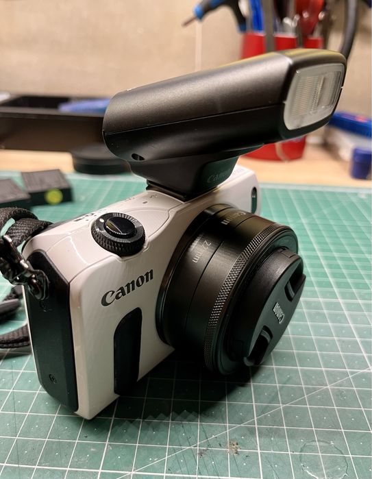 Canon EOS M + Macro lens + Flash + Bag