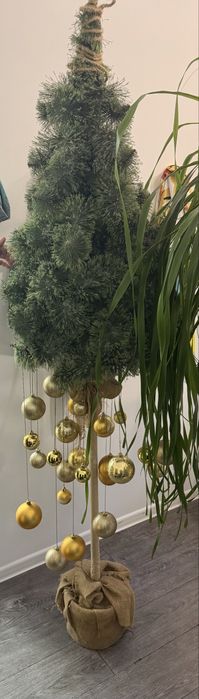 Ялинка 2-2.10 з іграшками