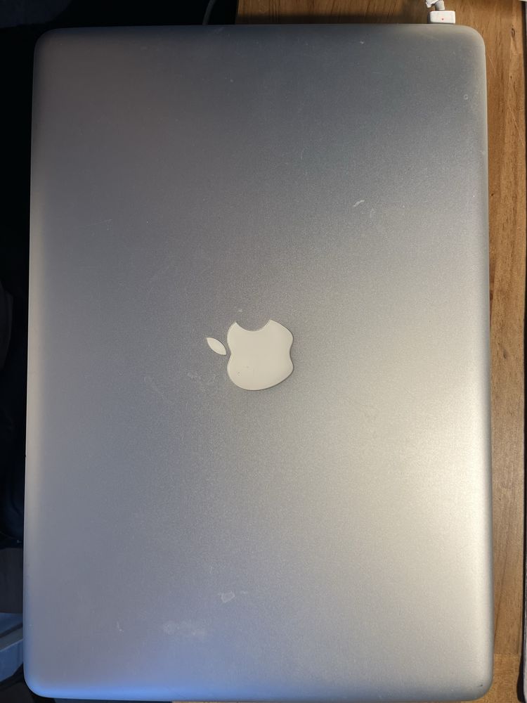Mac book pro po naprawie sprawny