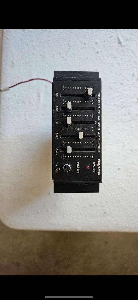 Graphic Equalizer Amplifier Daytron