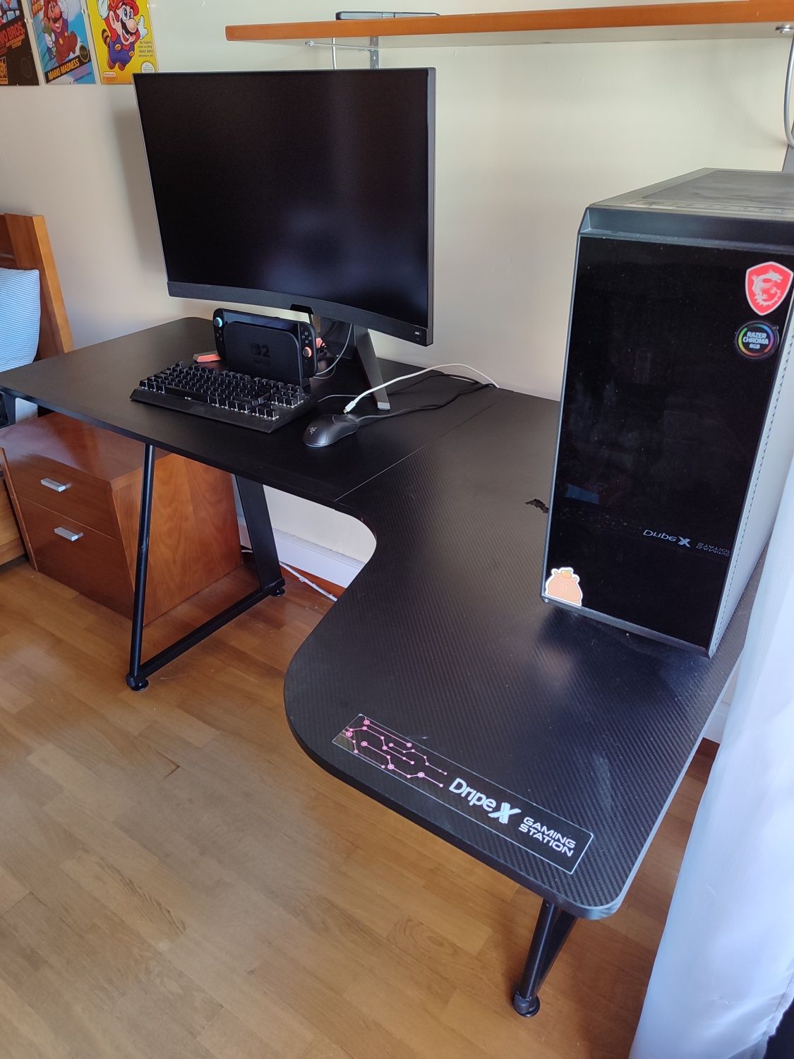 Secretária Gaming em Fibra de Carbono