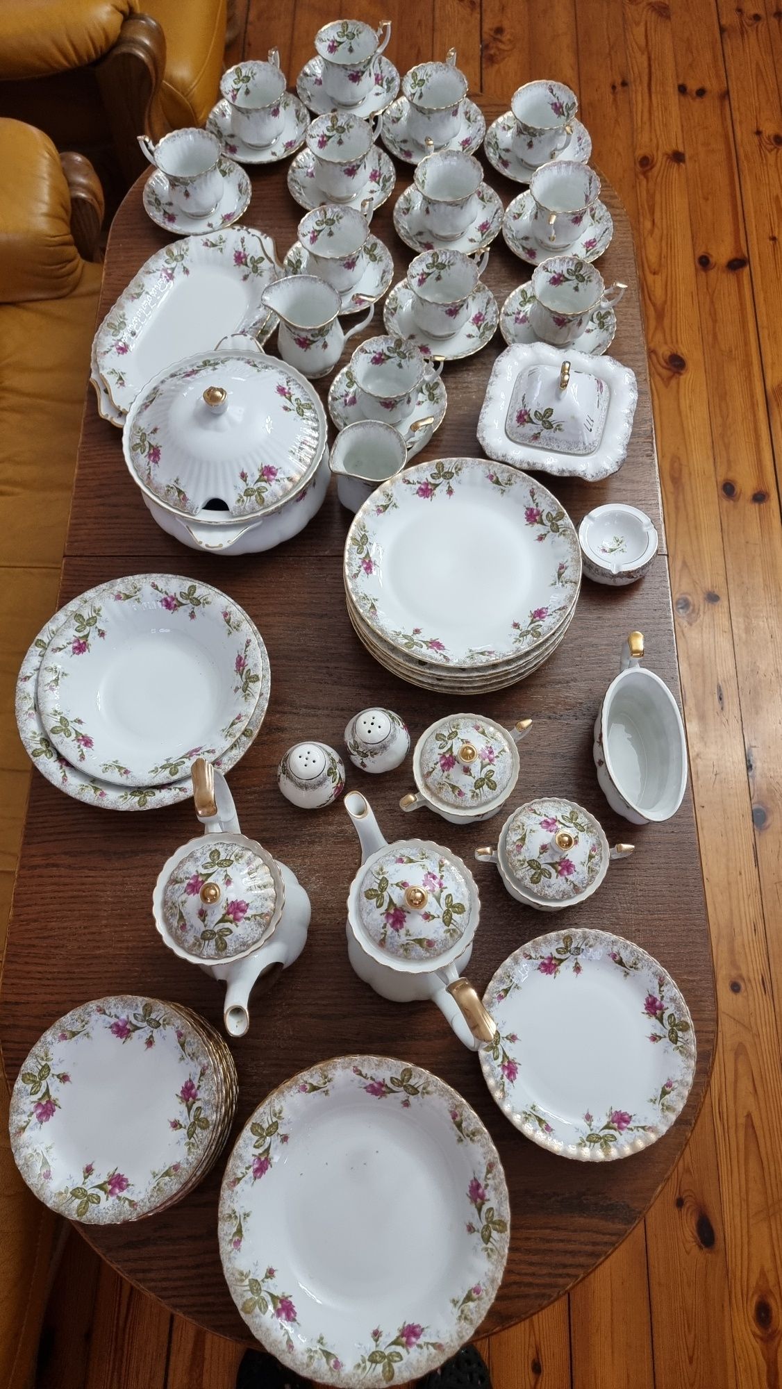 Komplet porcelany z firmy Chodzież model Iwona