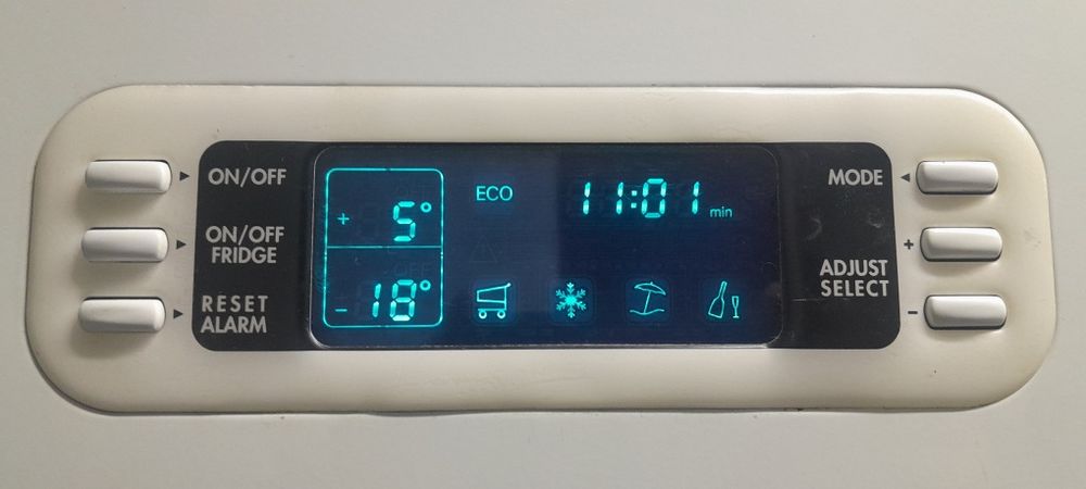 Холодильник ЕLectrolux 185см. Ariston 195см.