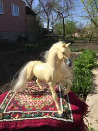 Статуэтка белого коня