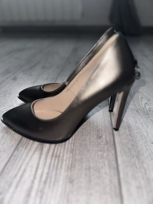 Нарядні та стильні туфлі