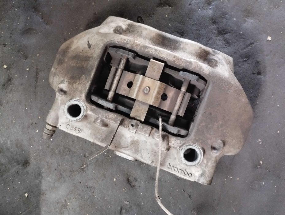 Передні суппорта з дисками Brembo на Alfa Romeo 159