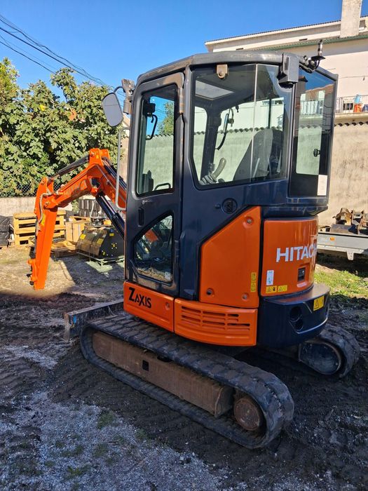 Mini Giratória  Mini Escavadora Hitachi ZX26U-5