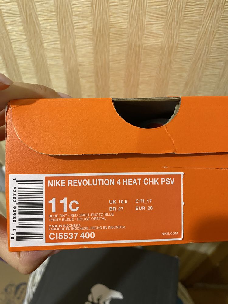 Кроссовки Nike 11c (28размер на стопу 17 см)