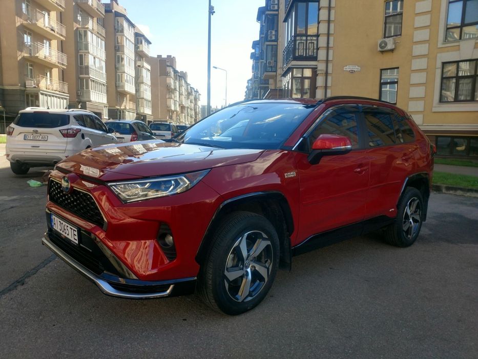 Тойота Рав 4 plug-in гібрид прайм.